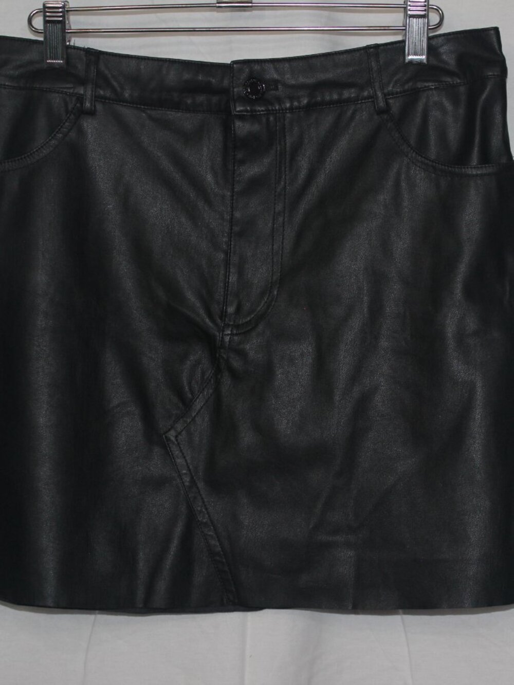 GUESS WOMENS BLACK SOFT  FAUX LEATHER  SKIRT  SZ. M